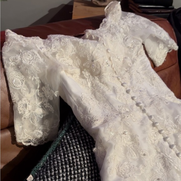 Wedding Dress! Great condition! easy used- Size 8. - Picture 10 of 10
